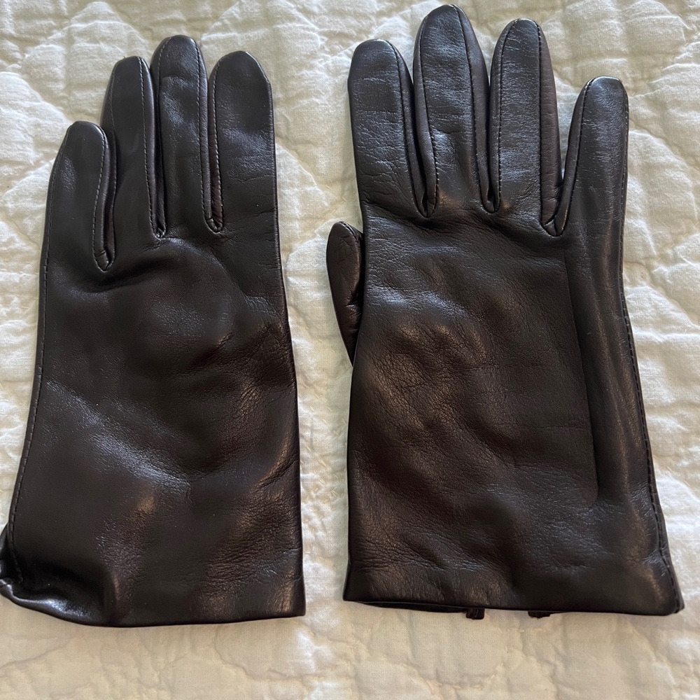 Brown short soft leather gloves
